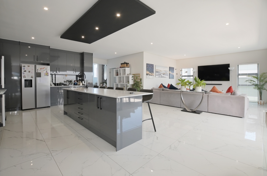 5 Bedroom Property for Sale in Sandown Western Cape